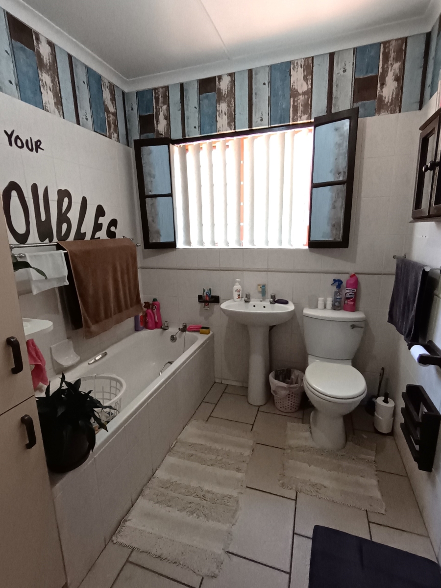 3 Bedroom Property for Sale in Jeffreys Bay Central Eastern Cape